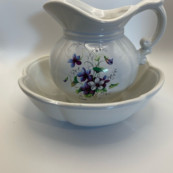 Vintage McCoy Pottery 7528 Pitcher & Wash Basin Set with Wild Violet pattern - Picture 1 of 7